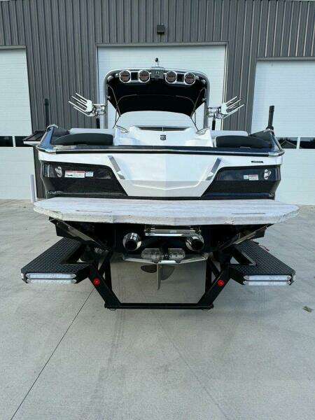24ft Mastercraft Yacht For Sale