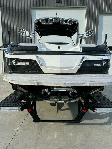 24ft Mastercraft Yacht For Sale