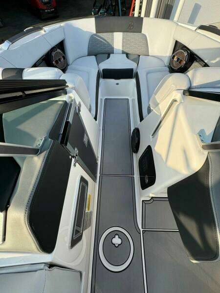 24ft Mastercraft Yacht For Sale