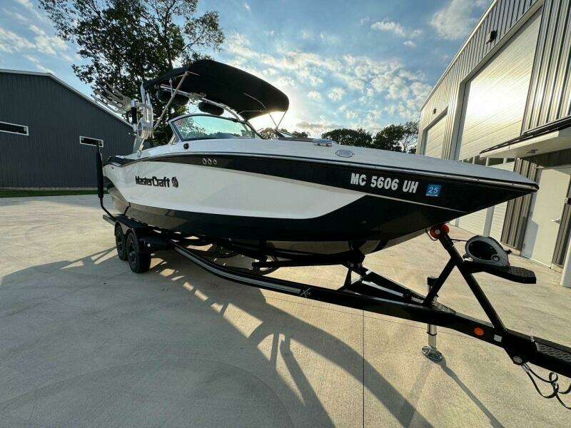 24ft Mastercraft Yacht For Sale