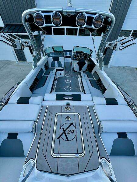 24ft Mastercraft Yacht For Sale