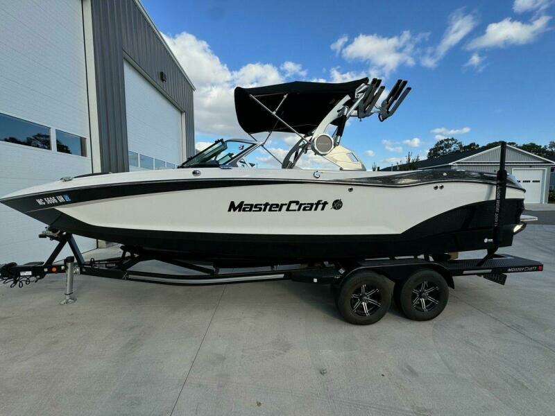 24ft Mastercraft Yacht For Sale