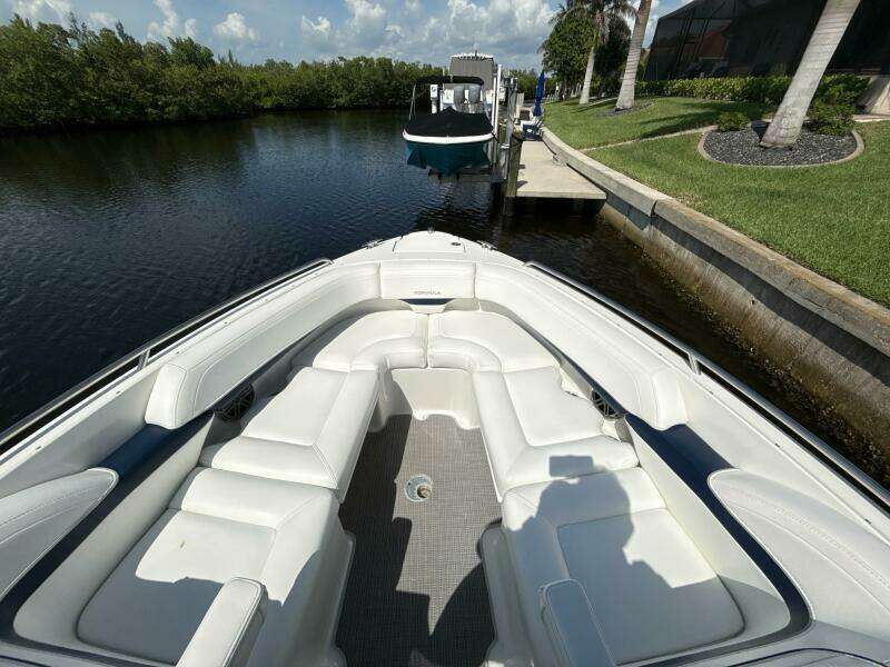 Caboose 27ft Formula Yacht For Sale