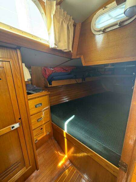 Mast Transit 42ft Hinckley Yacht For Sale
