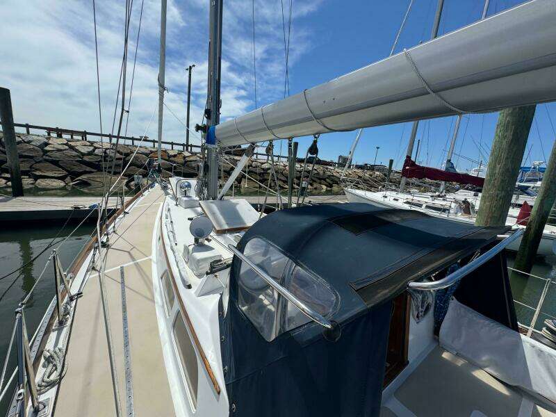 Mast Transit 42ft Hinckley Yacht For Sale
