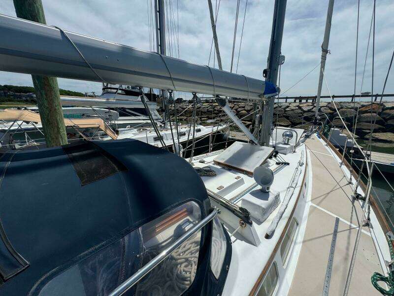 Mast Transit 42ft Hinckley Yacht For Sale