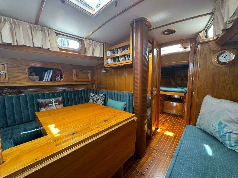 Mast Transit 42ft Hinckley Yacht For Sale