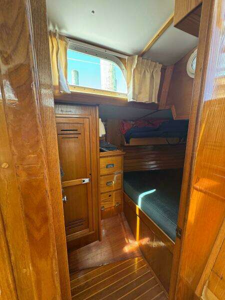 Mast Transit 42ft Hinckley Yacht For Sale