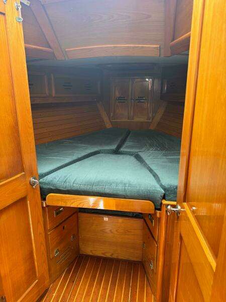 Mast Transit 42ft Hinckley Yacht For Sale