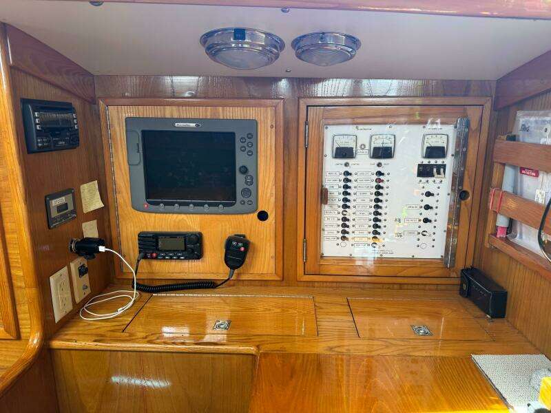 Mast Transit 42ft Hinckley Yacht For Sale