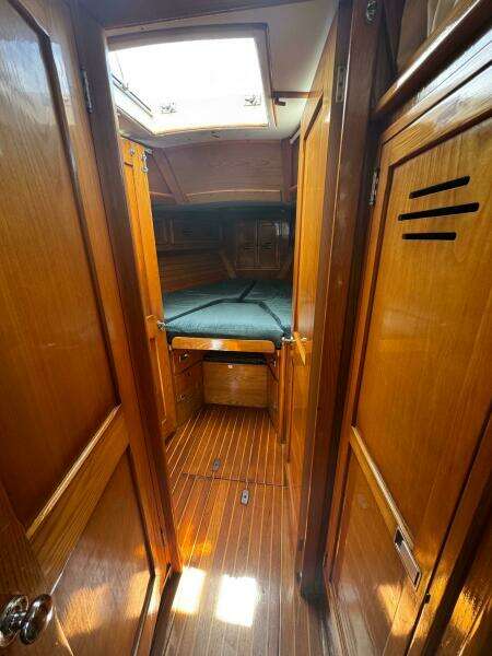 Mast Transit 42ft Hinckley Yacht For Sale