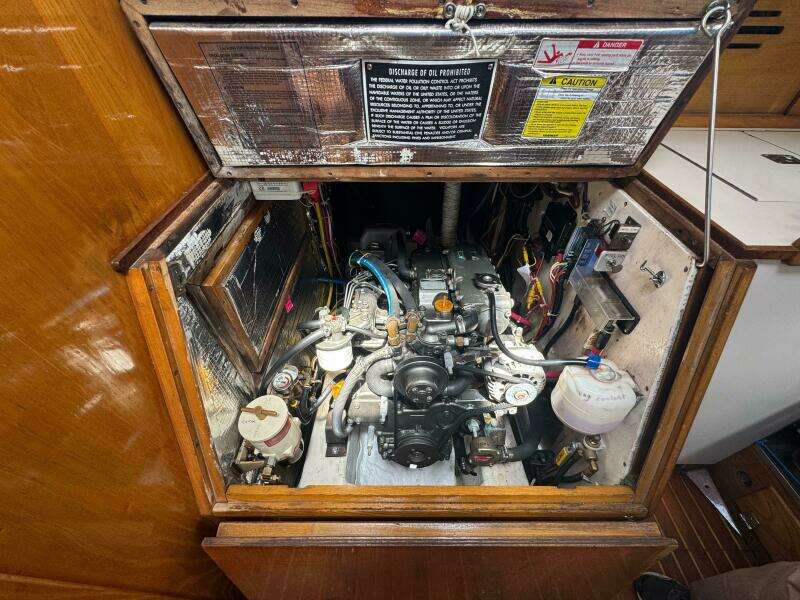 Mast Transit 42ft Hinckley Yacht For Sale