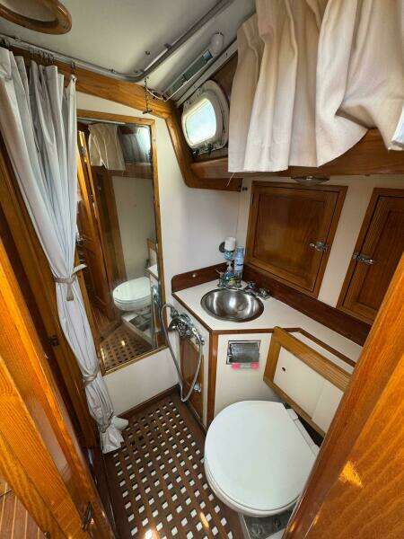 Mast Transit 42ft Hinckley Yacht For Sale