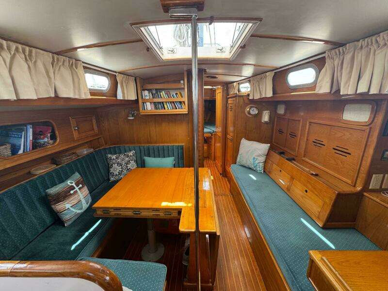Mast Transit 42ft Hinckley Yacht For Sale