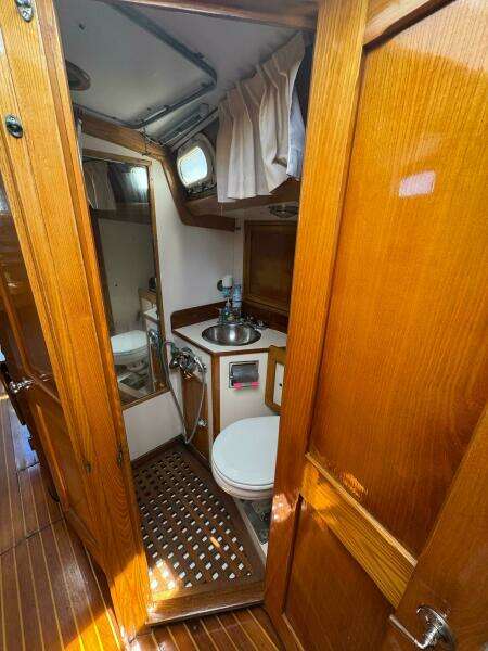 Mast Transit 42ft Hinckley Yacht For Sale