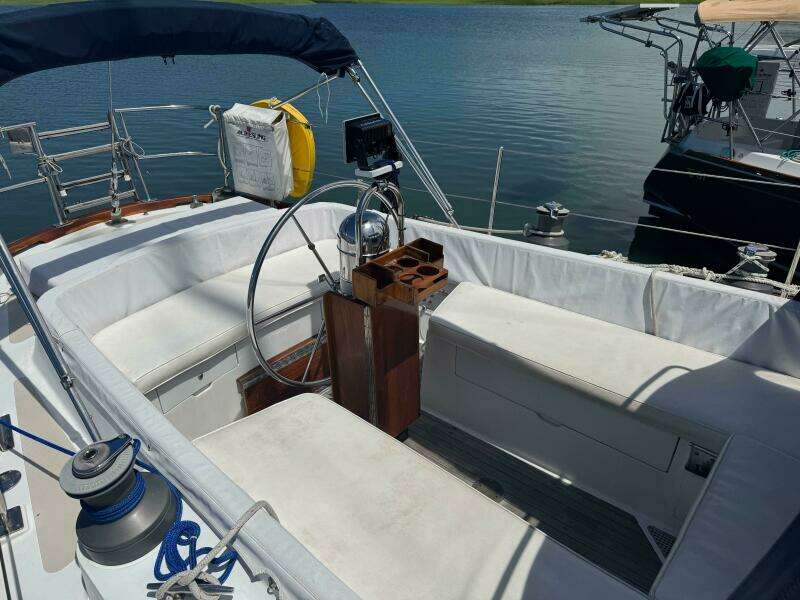 Mast Transit 42ft Hinckley Yacht For Sale