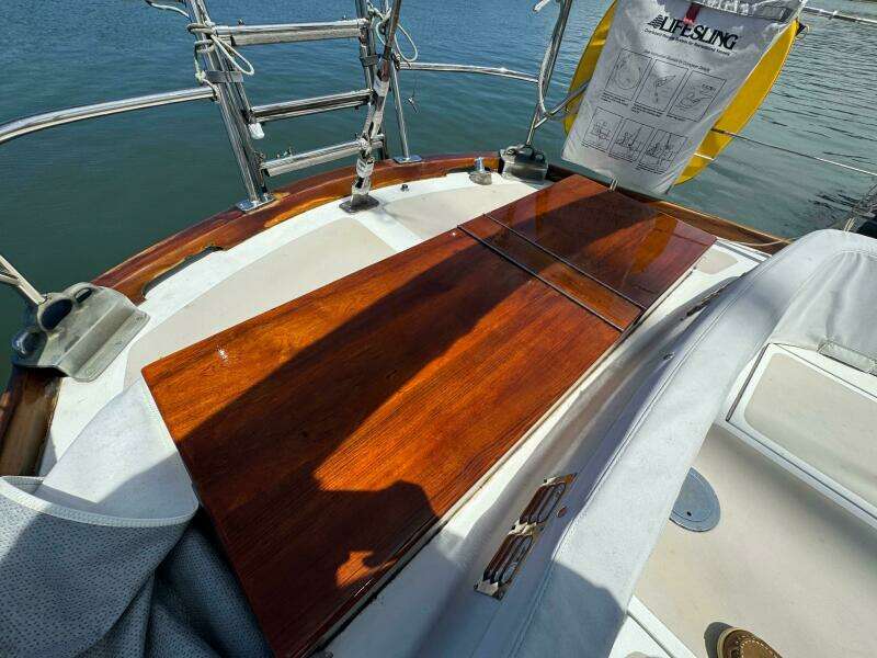 Mast Transit 42ft Hinckley Yacht For Sale