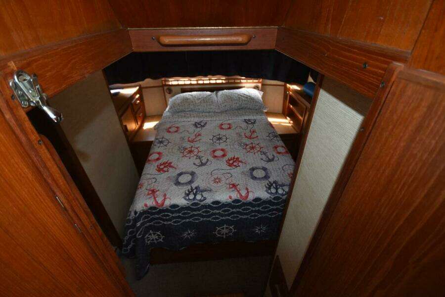 Beckoning 39ft Marinette Yacht For Sale