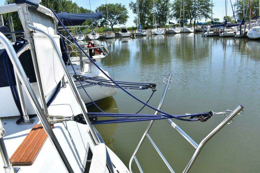Beckoning 39ft Marinette Yacht For Sale