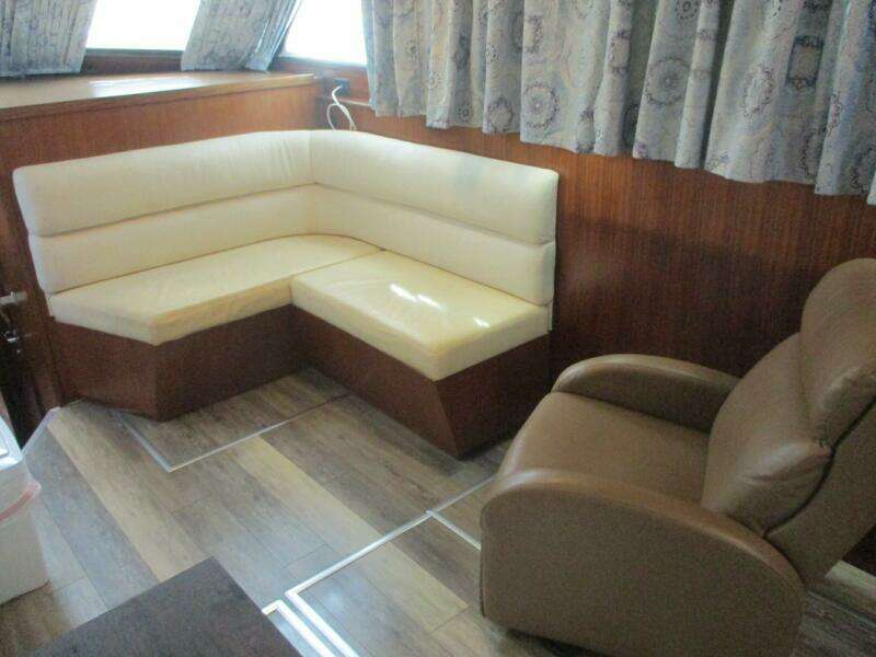 43ft Hatteras Yacht For Sale