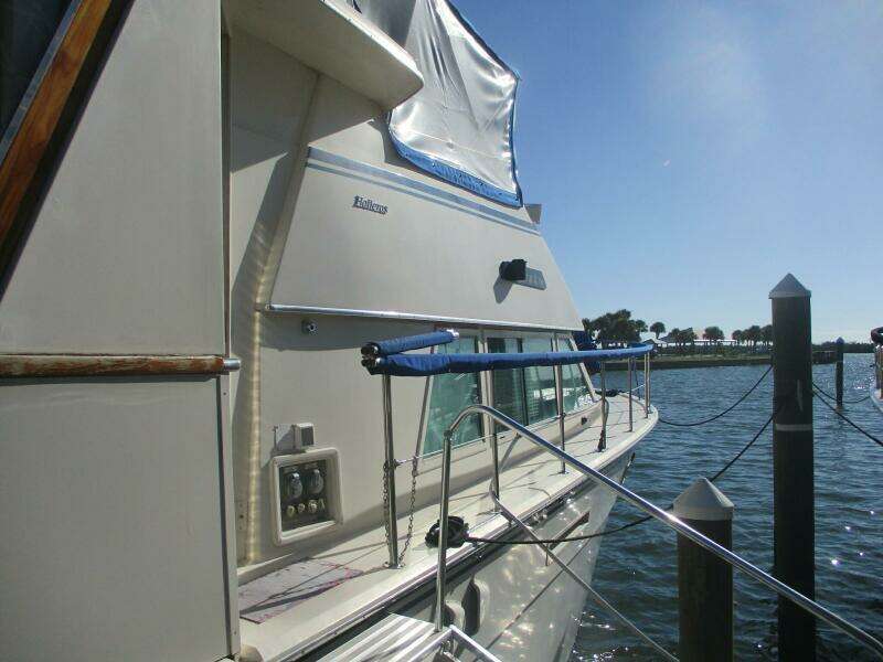 43ft Hatteras Yacht For Sale