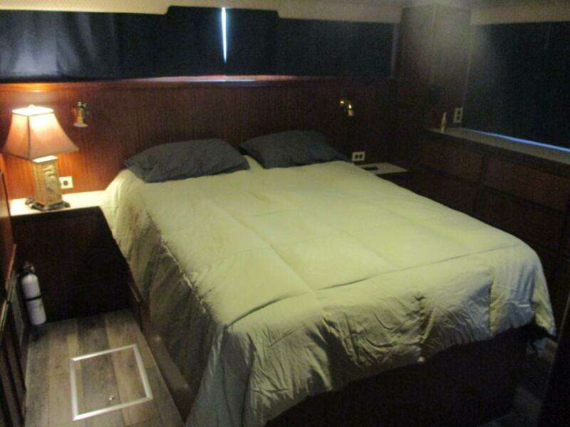 43ft Hatteras Yacht For Sale