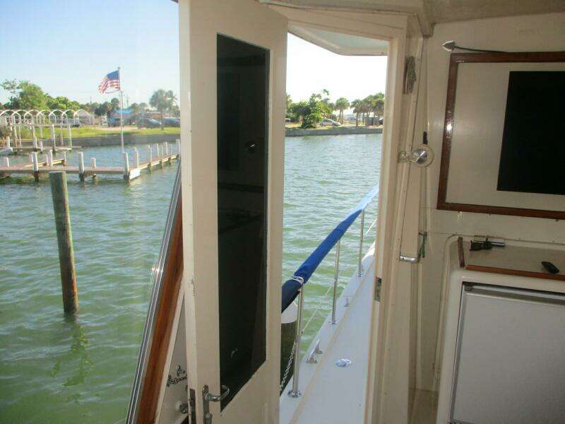 43ft Hatteras Yacht For Sale