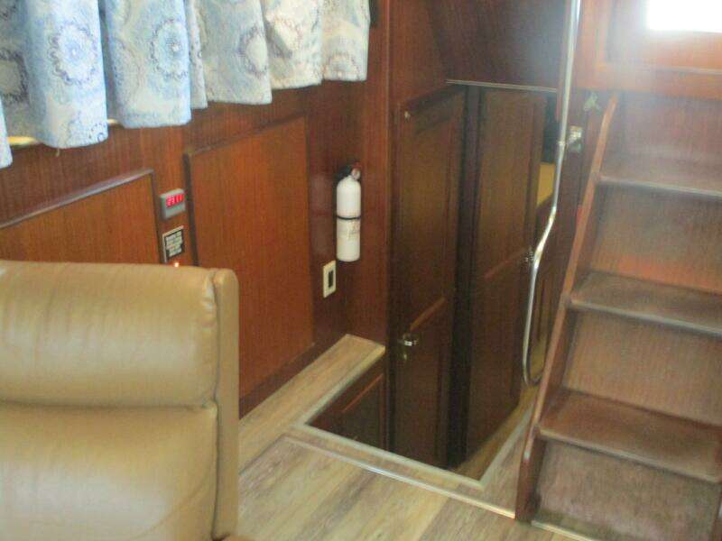 43ft Hatteras Yacht For Sale