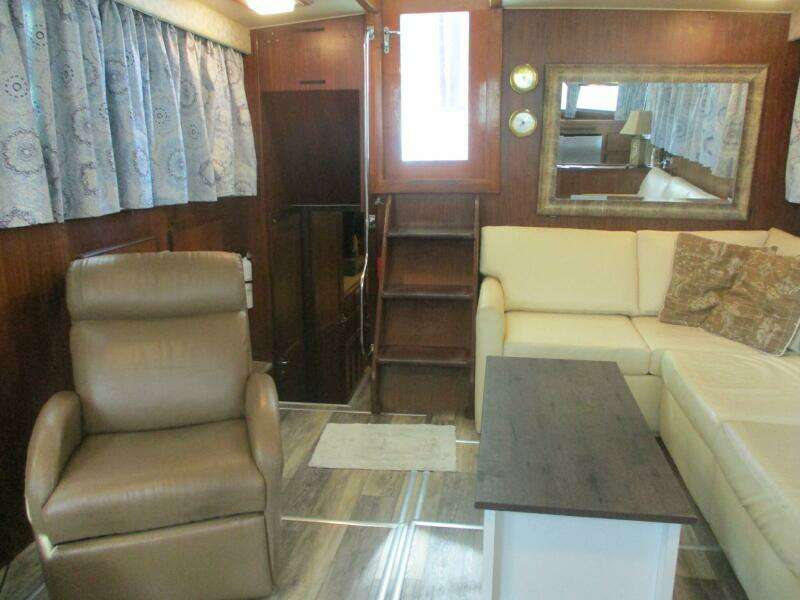 43ft Hatteras Yacht For Sale