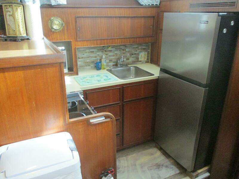 43ft Hatteras Yacht For Sale