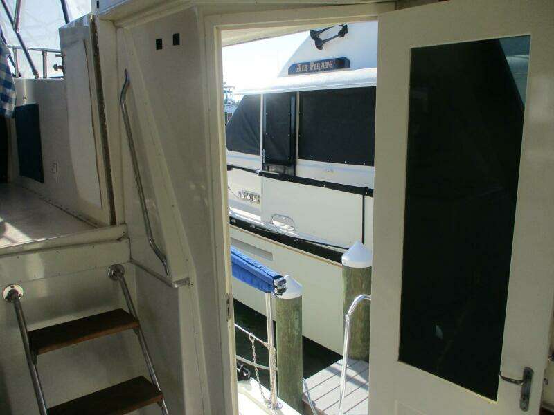 43ft Hatteras Yacht For Sale