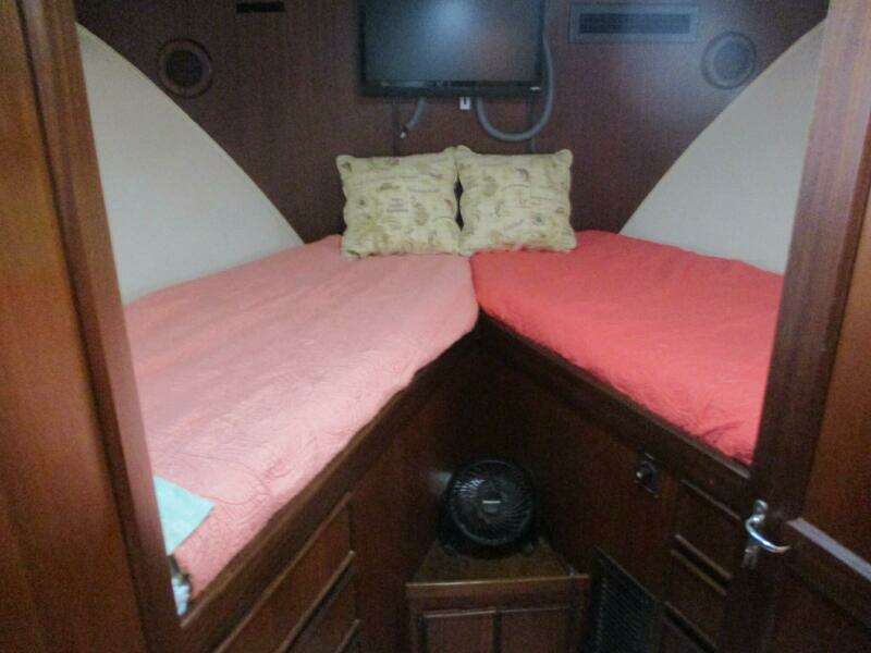 43ft Hatteras Yacht For Sale