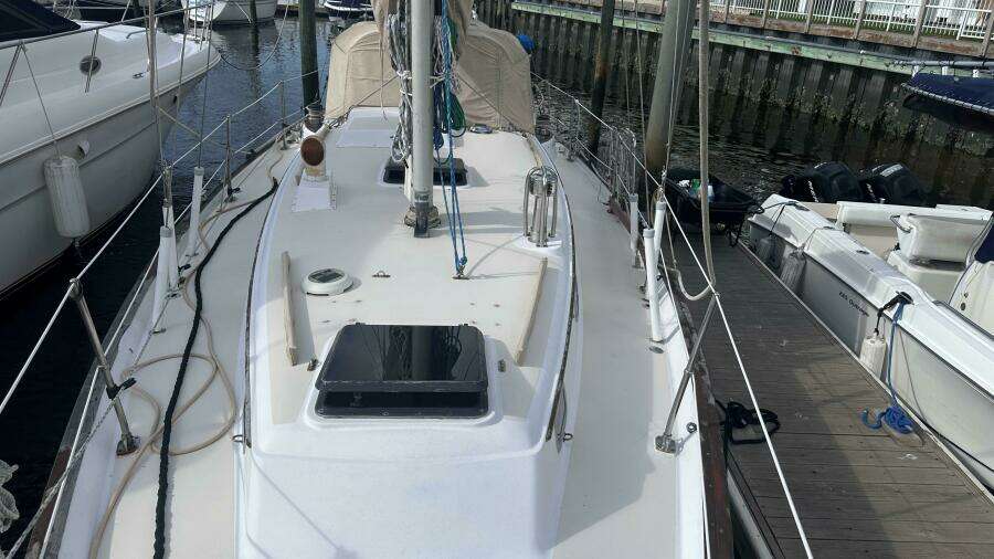 Lua 36ft Pearson Yacht For Sale
