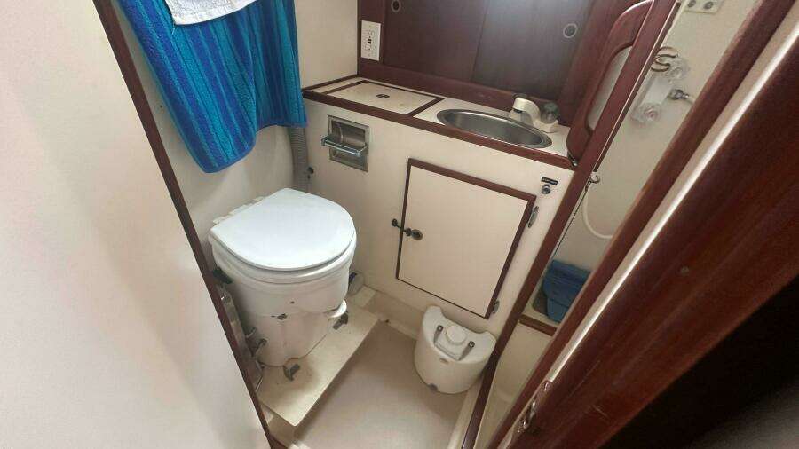 Lua 36ft Pearson Yacht For Sale