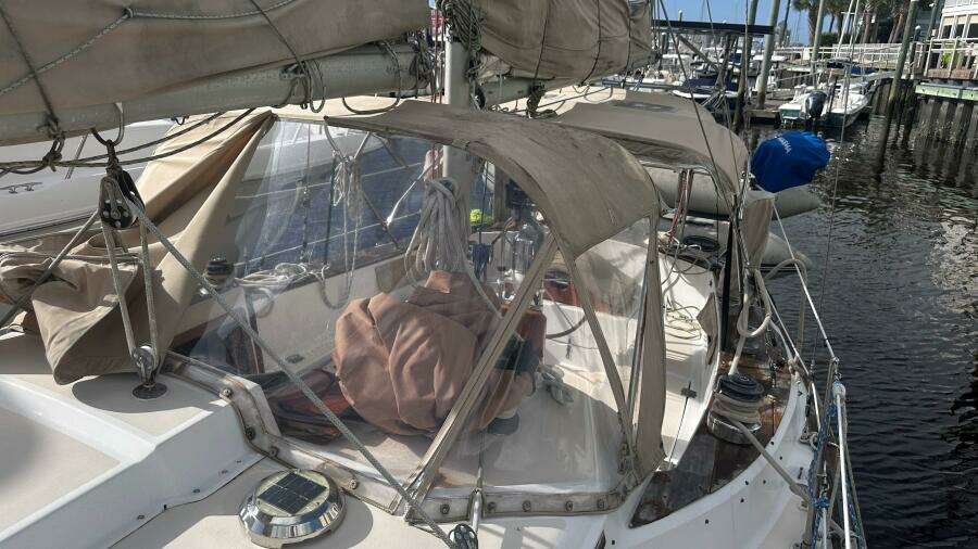 Lua 36ft Pearson Yacht For Sale