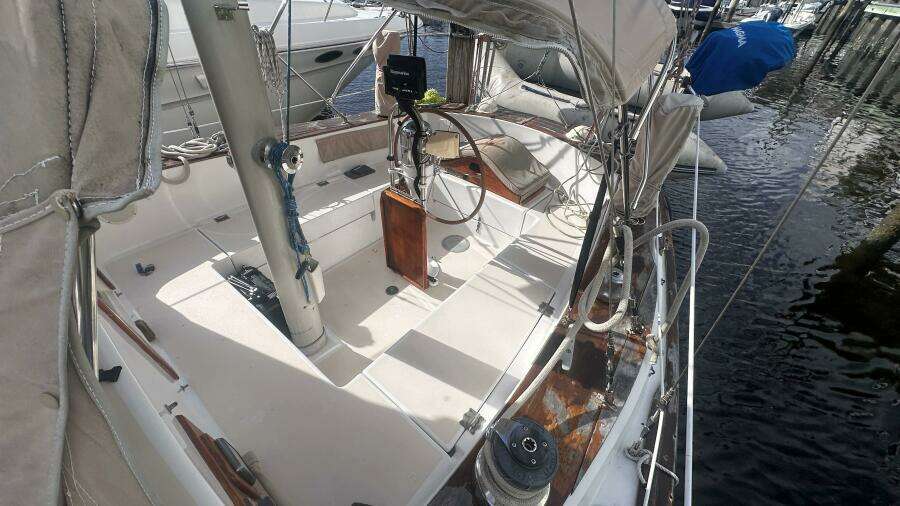 Lua 36ft Pearson Yacht For Sale