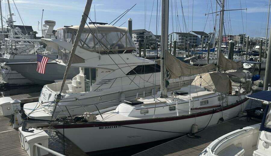 Lua 36ft Pearson Yacht For Sale
