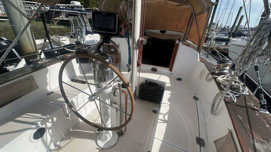 Lua 36ft Pearson Yacht For Sale