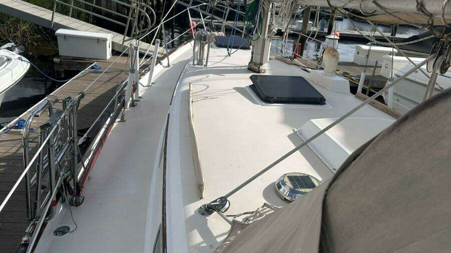 Lua 36ft Pearson Yacht For Sale