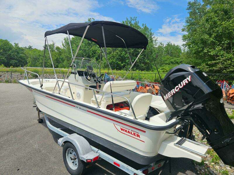 17ft Boston Whaler Yacht For Sale