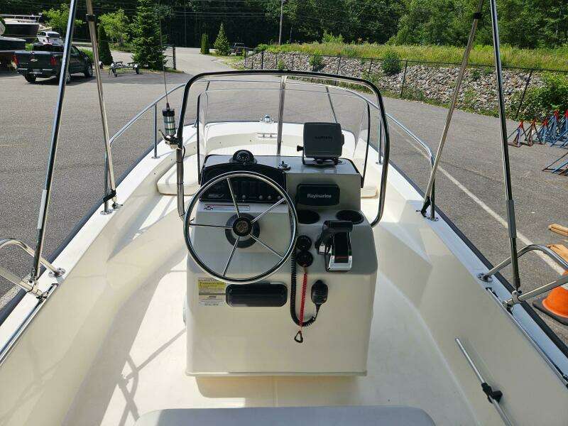 17ft Boston Whaler Yacht For Sale