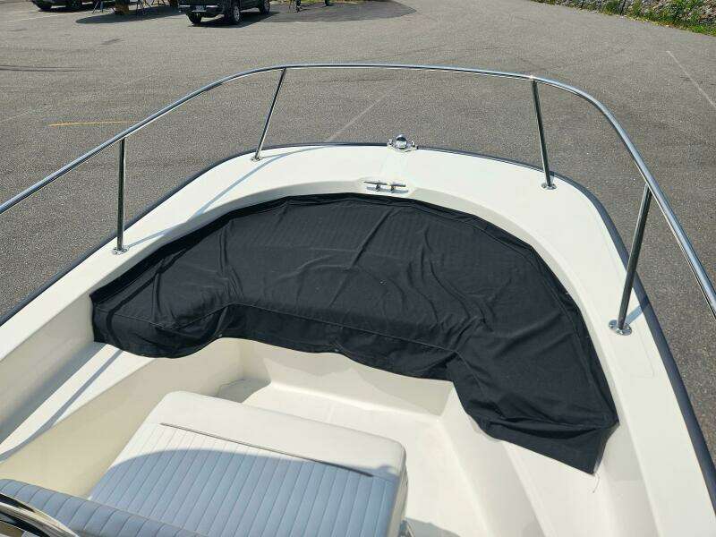 17ft Boston Whaler Yacht For Sale