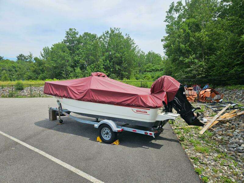17ft Boston Whaler Yacht For Sale