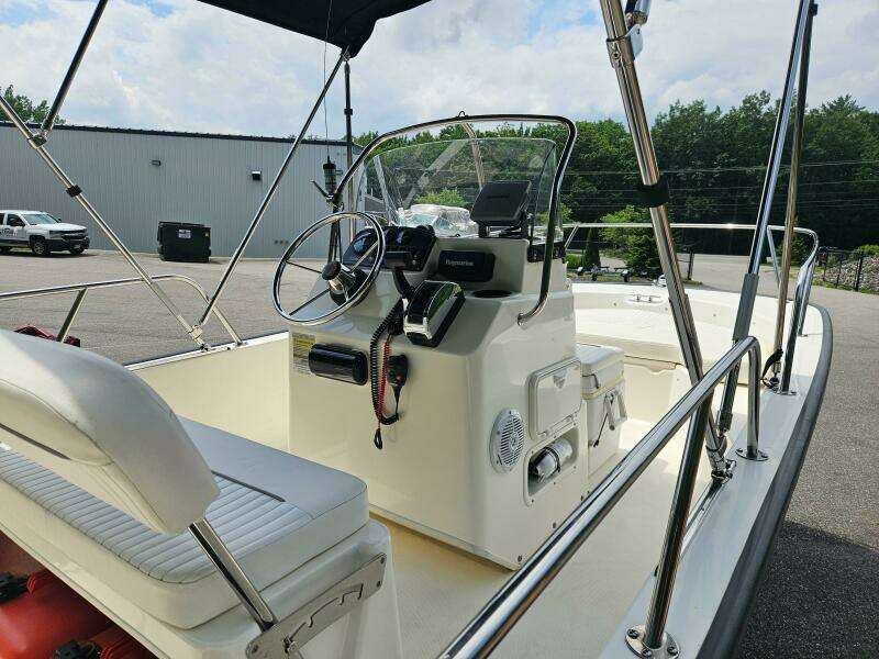 17ft Boston Whaler Yacht For Sale