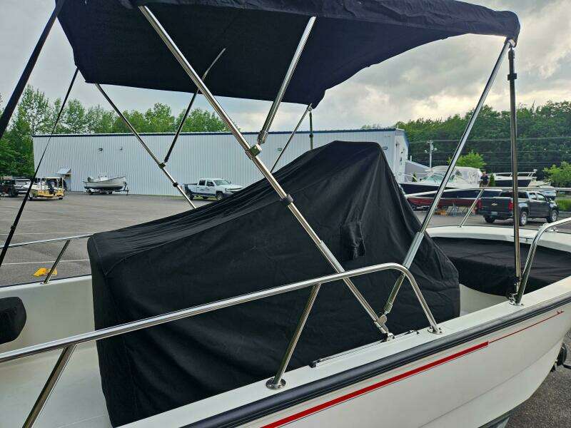 17ft Boston Whaler Yacht For Sale