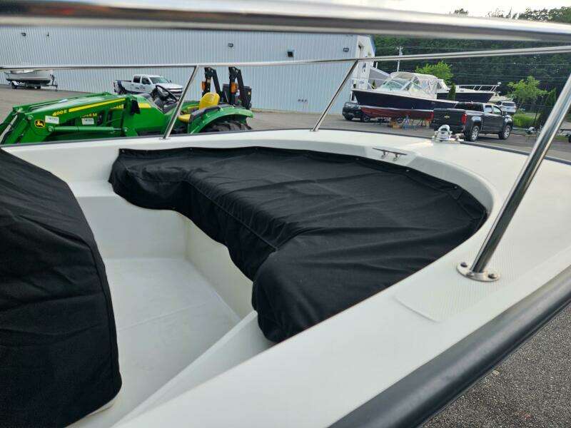 17ft Boston Whaler Yacht For Sale