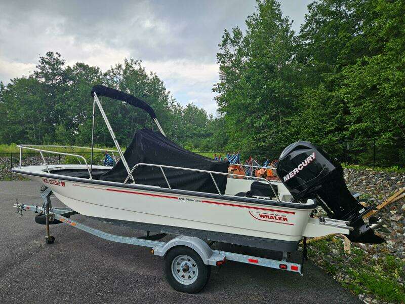 17ft Boston Whaler Yacht For Sale