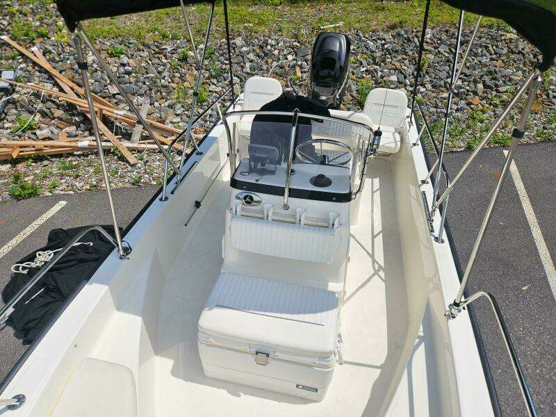17ft Boston Whaler Yacht For Sale