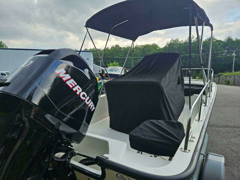 17ft Boston Whaler Yacht For Sale