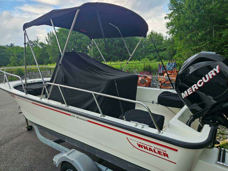 17ft Boston Whaler Yacht For Sale